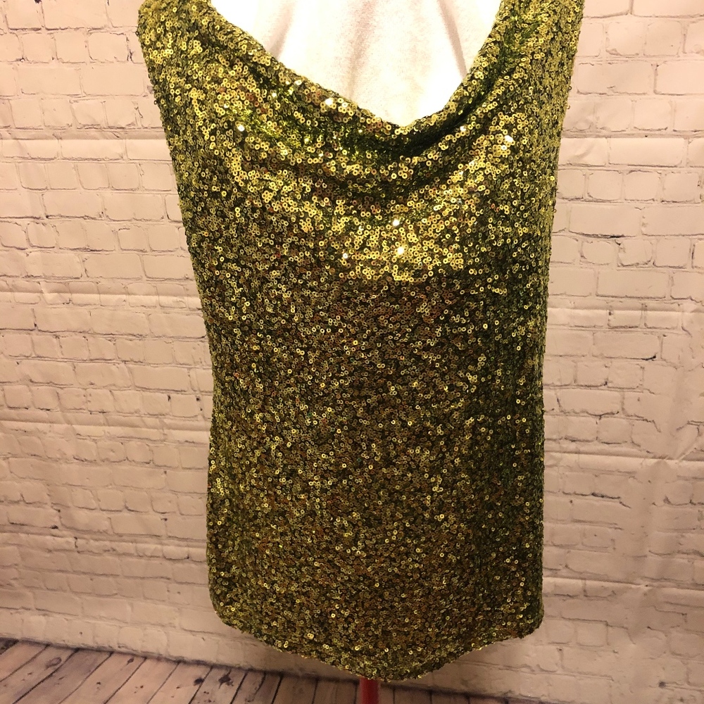 Macy’s New York Great holiday tank size Large